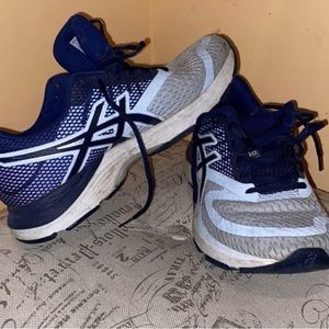 Womenβs size 10 Asics